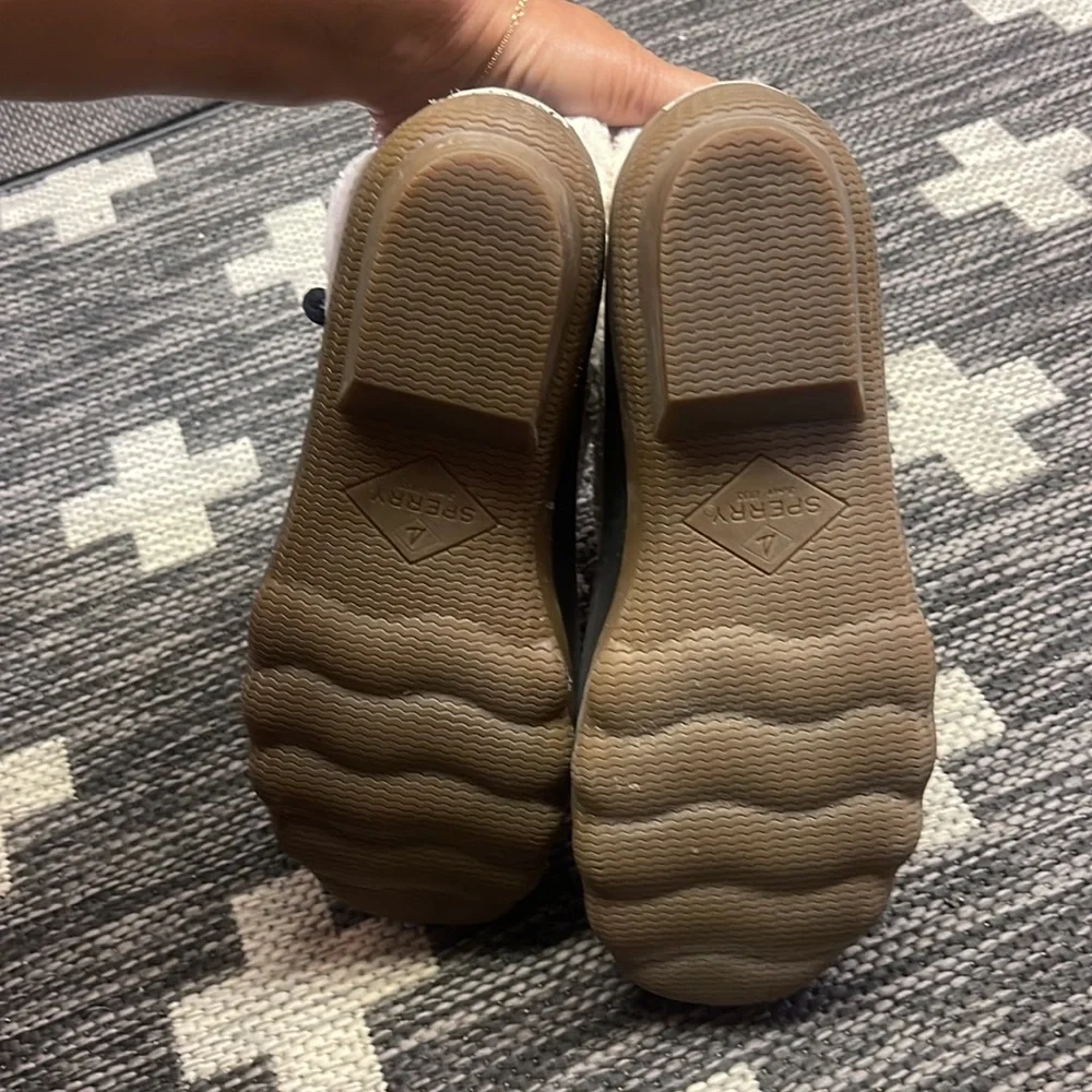 Sperry Size 6 1/2 Worn Twice - Picture 4 of 5